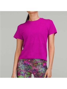 Lululemon Train to Be Seamless Short Sleeve T-Shirt Size (4/6)